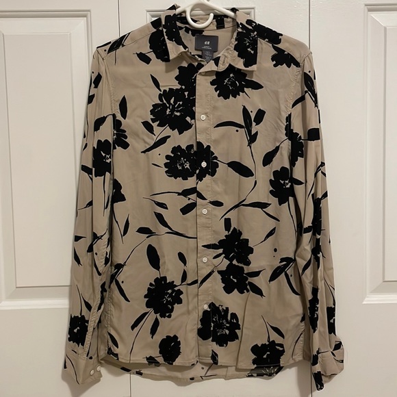 H&M FLORAL BUTTON DOWN SHIRT - Picture 1 of 3